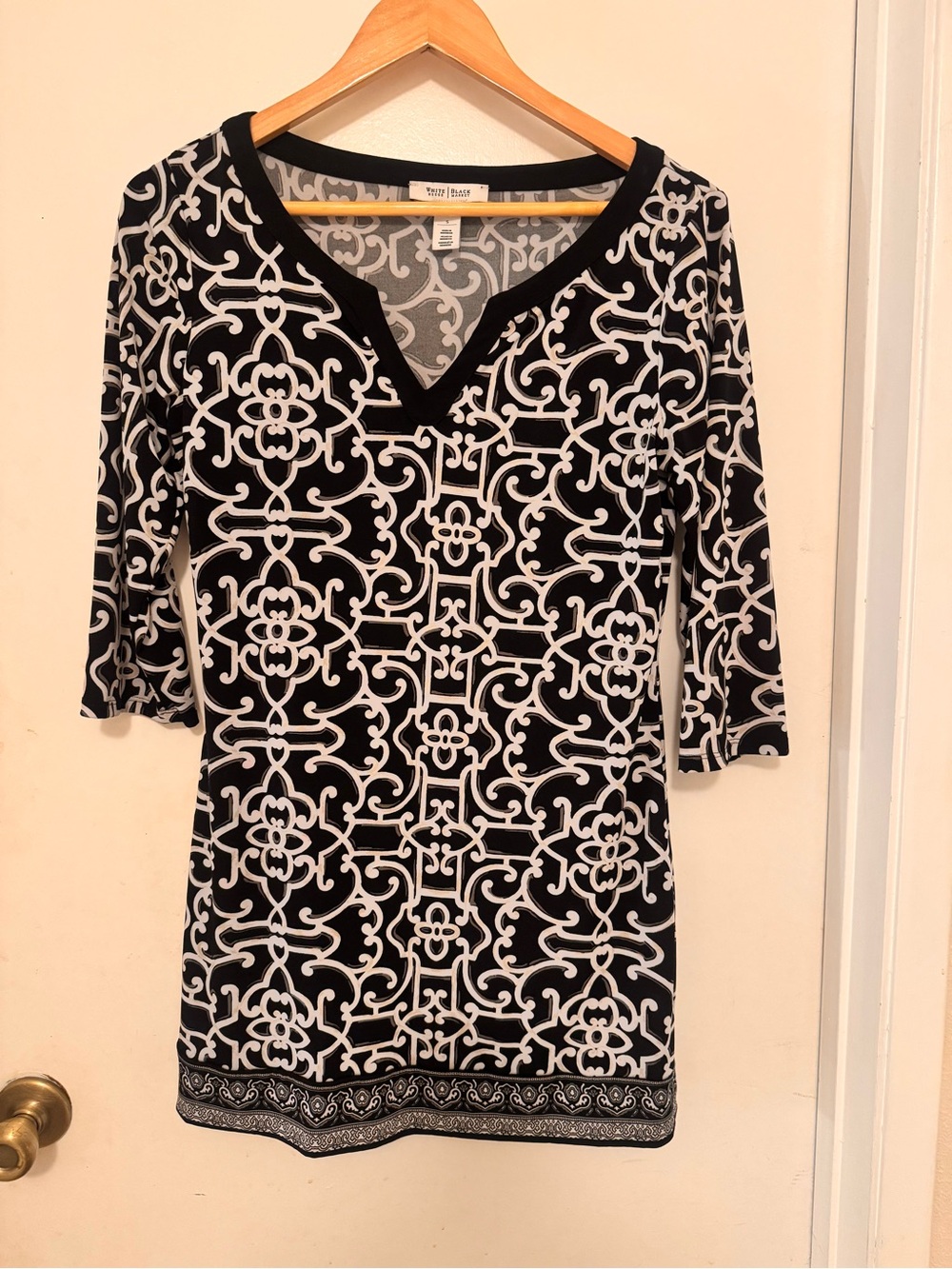 White House Black Market Black and White V-Neck Patterned Tunic